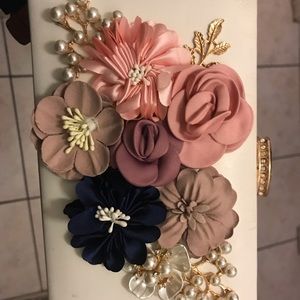 Flower clutch